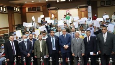 سعفان يسلم 1305 وثيقة تأمين ضد الحوادث للعمالة غير المنتظمة ببنى سويف