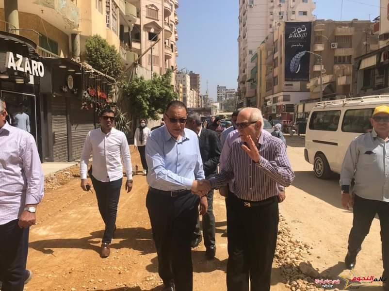 غراب يُشدد على سرعة الإنتهاء من أعمال الرصف والتطوير الجارية بشارع عمر بن الخطاب بمدينة الزقازيق