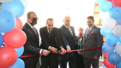 محافظ الفيوم ورئيس الجامعة يفتتحان معرض ملابس "دكان الفرحة" إستعداداً لعيد الفطر المبارك