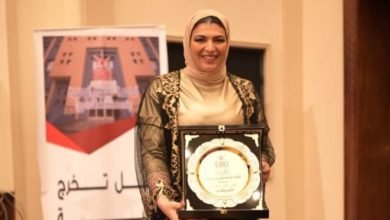 تكريم الإعلامية "رشا دياب" في حفل خريجين الجامعة المصرية الروسية