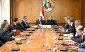 وزيرة التجارة والصناعة تترأس اجتماع لجنة إحلال التوكتوك
