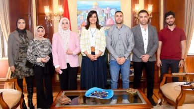 وزيرة الهجرة تستقبل عددًا من الشباب المصريين بأوكرانيا المشاركين في دعم ومساعدة الجالية المصرية