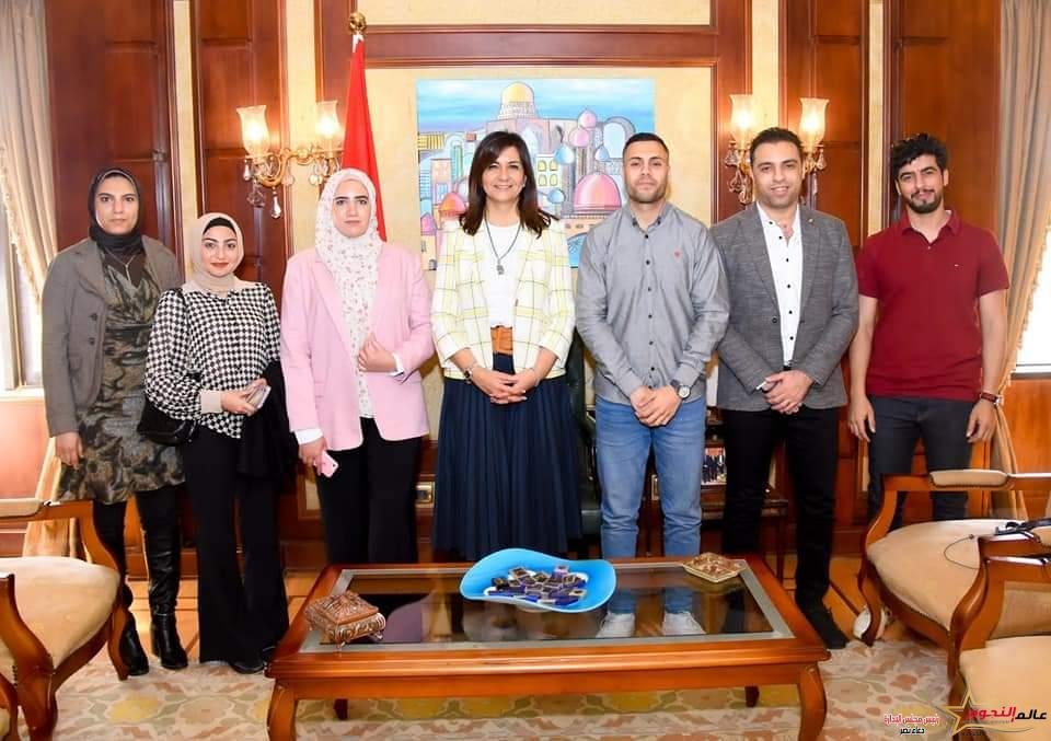 وزيرة الهجرة تستقبل عددًا من الشباب المصريين بأوكرانيا المشاركين في دعم ومساعدة الجالية المصرية