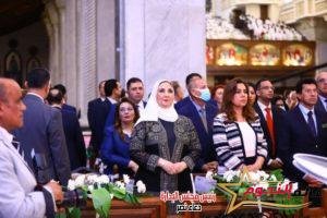وزيرة التضامن تزور الكاتدرائية المرقسية بالعباسية.. وتهنئ البابا تواضروس الثاني بعيد القيامة المجيد