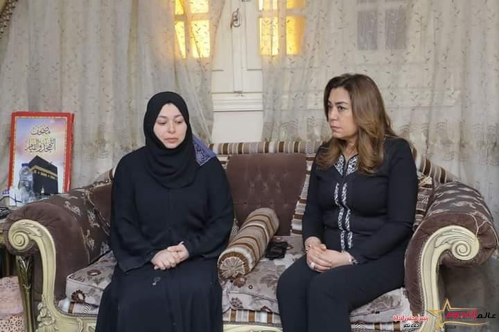 عوض تقدم واجب العزاء لوالدى الأشقاء الأطباء الثلاثة و تهديهما رحلة حج