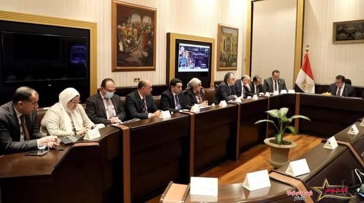 عبدالغفار يوجه بتكثيف تواجد سيارات الإسعاف على الطرق والمحاور السريعة بالتزامن مع عيد الفطر المبارك