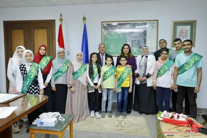 عوض تكرم الطلاب الفائزين بمسابقة حفظ القرآن الكريم