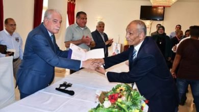 فودة يكرم عدداً من القيادات التنفيذية بالمحافظة لتميزهم في أداء عملهم