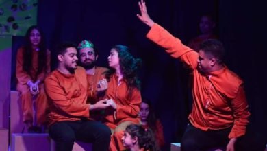 بالصور.. إزاحة الستار عن العرض الأول لـ"ما وراء مصنع الكراسي"
