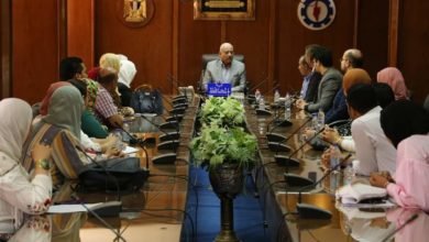 صقر يلتقي ممثلي وزارة التخطيط وأعضاء المركز التكنولوجي بمحافظة السويس