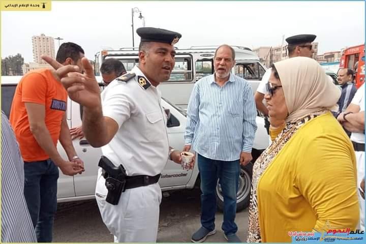 محافظ الإسكندرية يشدد على رؤساء الأحياء وجميع الاجهزة التنفيذية بالمحافظة بتكثيف حملات متابعة تطبيق المواعيد الصيفية