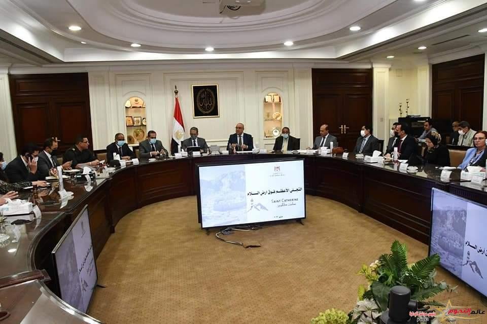 الإسكان والسياحة يترأسان اجتماع اللجنة الوطنية لمتابعة تطوير موقع التجلى الأعظم فوق أرض السلام بمدينة سانت كاترين 1 الإسكان والسياحة يترأسان اجتماع اللجنة الوطنية لمتابعة تطوير موقع التجلى الأعظم فوق أرض السلام بمدينة سانت كاترين