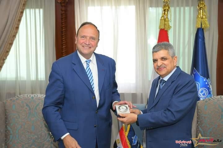 الفريق أسامة ربيع يلتقي المدير العام للمتحف القومي البحري الفرنسي لبحث سبل التعاون المشترك 2 الفريق أسامة ربيع يلتقي المدير العام للمتحف القومي البحري الفرنسي لبحث سبل التعاون المشترك