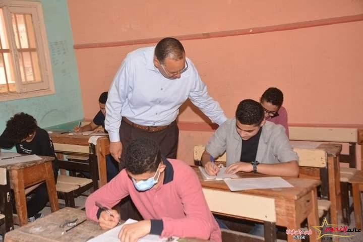 غراب يتفقد لجان امتحانات الفصل الدراسي الثاني للشهادة الإعدادية بمدرستي الناصرية وأحمد عرابي بمدينة الزقازيق