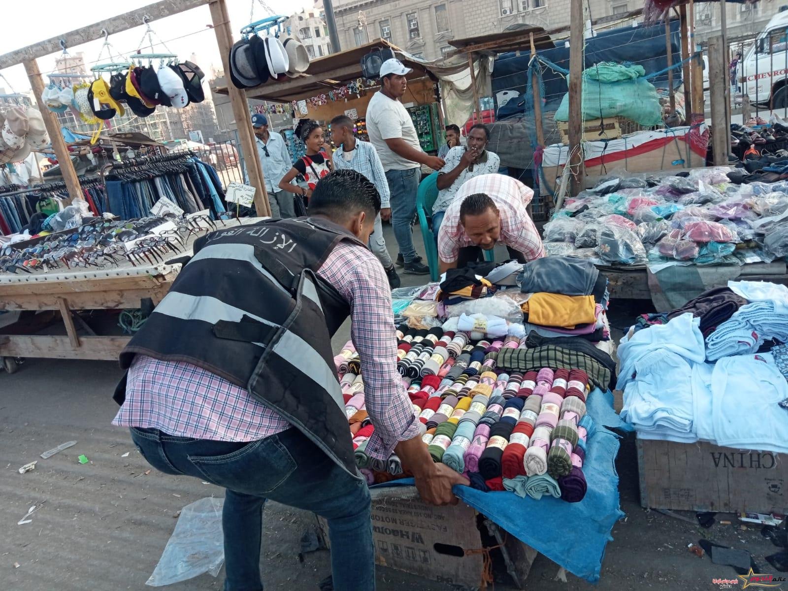 حملتان لإزالة الإشغالات من ميدان محطة مصر وشوارع حي وسط تسفران عن رفع ٥٠ حالة إشغال 