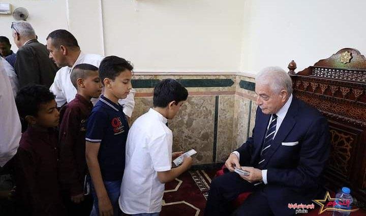 فودة يؤدي صلاة عيد الفطر المبارك وسط جموع المواطنين بمسجد الحق المبين بـ طور سيناء 3 فودة يؤدي صلاة عيد الفطر المبارك وسط جموع المواطنين بمسجد الحق المبين بـ طور سيناء