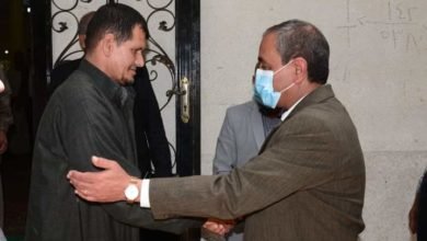 محافظ الإسماعيلية: يقدم واجب العزاء لأسرة شهيد الوطن من القوات المسلحة بقرية الضبعية