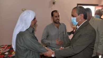 "بشارة" يقدم واجب العزاء لأسرة شهيد الوطن من القوات المسلحة بقرية سرابيوم