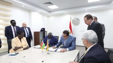 وزير التعليم العالي يلتقي بنظيره بجنوب السودان لبحث التعاون التعليمي والعلمي 