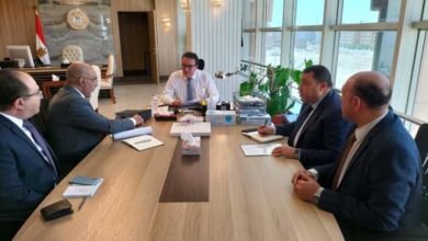 القائم بأعمال وزير الصحة يبحث سبل تحسين الخدمات الطبية المقدمة للمواطنين