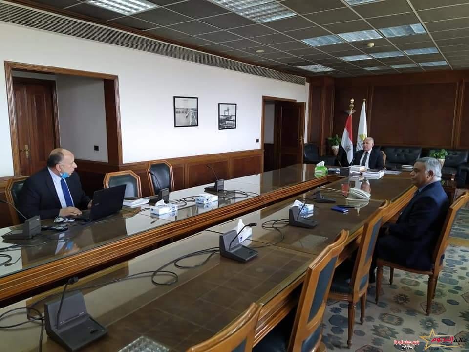 عبد العاطى يتابع موقف مشروعات محطات الرفع على مستوى الجمهوية