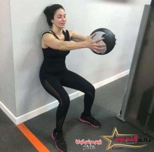 النجمة "نرمين الفقي" في إطلالة رياضية والجمهور يعلق "دور جديد"