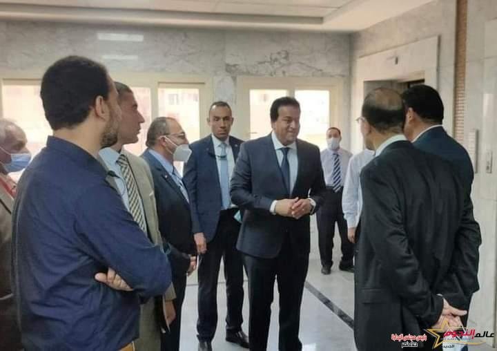 عبد الغفار يتفقد المعامل البحثية والمقر الإقليمى لامتحانات زمالة الجمعية الملكية الإنجليزية الطبية بمعهد بحوث أمراض العيون 2 عبد الغفار يتفقد المعامل البحثية والمقر الإقليمى لامتحانات زمالة الجمعية الملكية الإنجليزية الطبية بمعهد بحوث أمراض العيون
