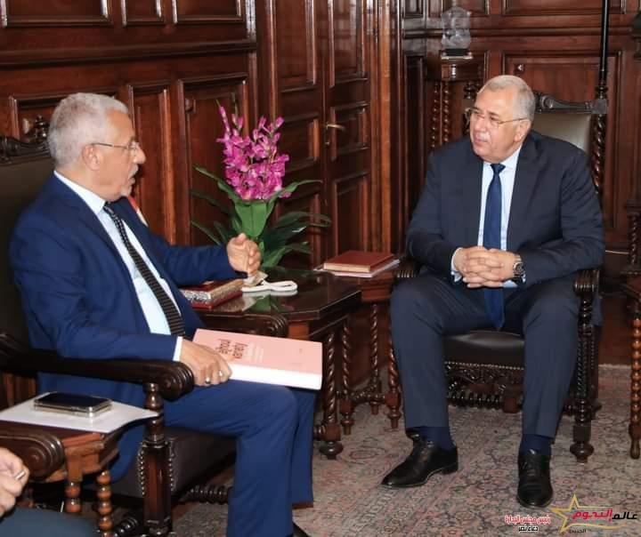 القصير يبحث مع الأمين العام لجائزة خليفة للنخيل التعاون في مجال التغيرات المناخية والخريطة الصنفية ومكافحة سوسة النخيل
