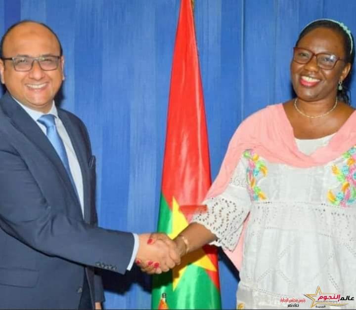 السفير المصري في واجودوجو يلتقي عددًا من المسئولين البوركينيين