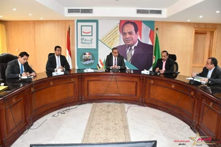 محافظ الفيوم يناقش مع مسئولي الصحة والطب البيطري والجمعيات الأهلية سبل التوسع في تحصين الحيوانات الضالة 2 محافظ الفيوم يناقش مع مسئولي الصحة والطب البيطري والجمعيات الأهلية سبل التوسع في تحصين الحيوانات الضالة