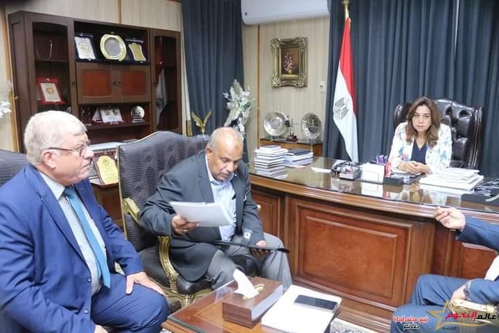 عوض تتابع مستجدات الموقف الخاص بعدد من مشروعات المياه و الصرف الصحي المُدرجة بالمبادرة الرئاسية "حياة كريمة"