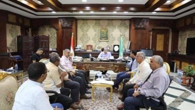 محافظ المنيا يعقد اجتماعًا لحل عدد من القضايا التي تهم المواطنين 