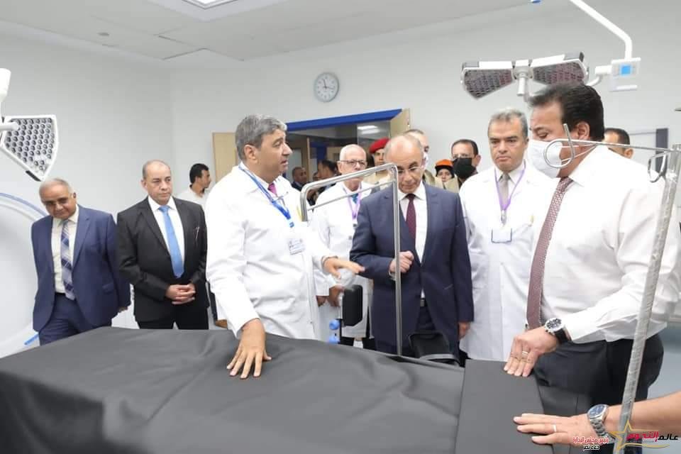 وزير التعليم العالي يتفقد المستشفى الجامعي بالعاشر من رمضان 