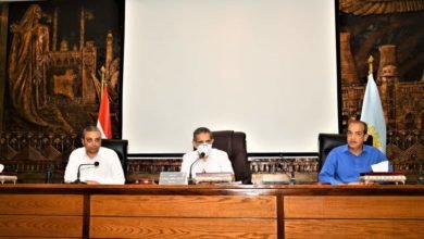 محافظ الغربية يناقش مع رؤساء المدن وشركات المرافق استعدادات عيد الأضحى