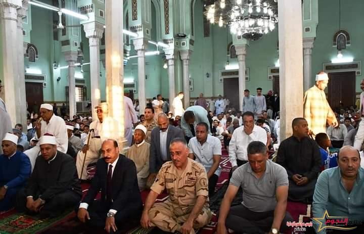 محافظ أسوان يؤدى صلاة عيد الأضحى المبارك بمسجد بدر بالطابية 2 محافظ أسوان يؤدى صلاة عيد الأضحى المبارك بمسجد بدر بالطابية