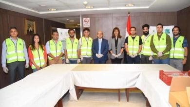 وزارة الهجرة تشارك مؤسسة مصر الخير في تعبئة وتوزيع لحوم صك الأضحية