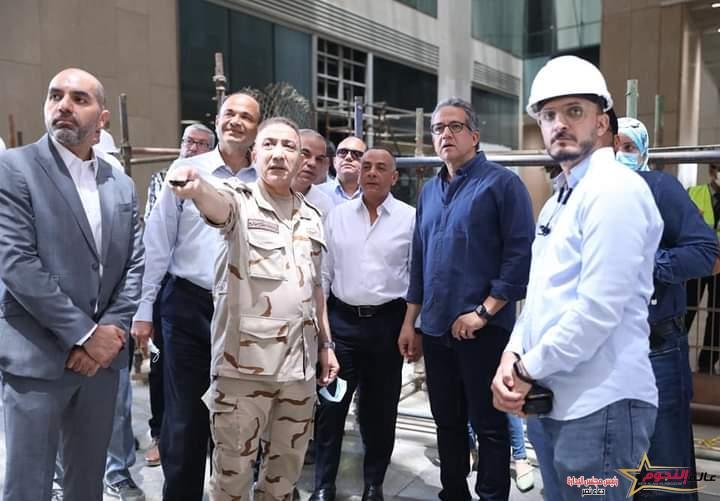 العناني يتفقد قاعات العرض الرئيسية ومتحف مراكب خوفو بالمتحف المصري الكبير