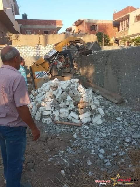 الأجهزة التنفيذية تُنفذ حملات مكبرة لإزالة تعديات البناء المخالف على الأراضي الزراعية وأملاك الدولة بمختلف مراكز ومدن الشرقية 2 الأجهزة التنفيذية تُنفذ حملات مكبرة لإزالة تعديات البناء المخالف على الأراضي الزراعية وأملاك الدولة بمختلف مراكز ومدن الشرقية