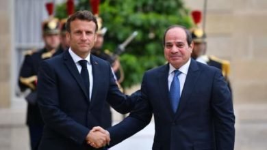 السيسي يجري إتصالا تليفونيا بالرئيس الفرنسي ايمانويل ماكرون
