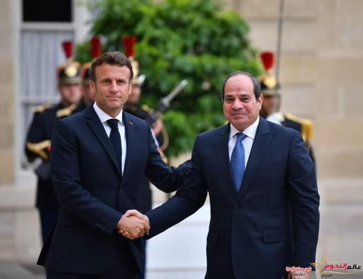 السيسي يجري إتصالا تليفونيا بالرئيس الفرنسي ايمانويل ماكرون