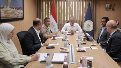 العناني يعقد اجتماعاً لمتابعة الموقف التنفيذي لمستجدات الأعمال المتبقية بالمتحف المصري الكبير 