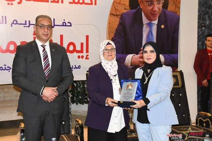 محافظ الفيوم يشهد حفل تكريم وكيل وزارة التضامن الاجتماعي لبلوغها سن المعاش 3 محافظ الفيوم يشهد حفل تكريم وكيل وزارة التضامن الاجتماعي لبلوغها سن المعاش