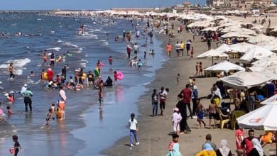 شاطئ بورسعيد يشهد إقبالًا كبيرًا في العطلة الأسبوعية