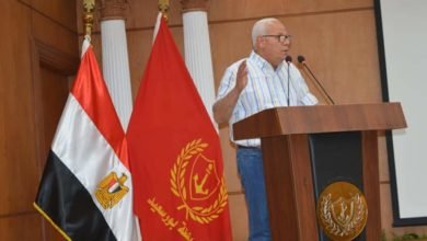 محافظ بورسعيد يلتقي أصحاب المحلات والبنوك والمطاعم بشارع الجمهورية بحي الشرق