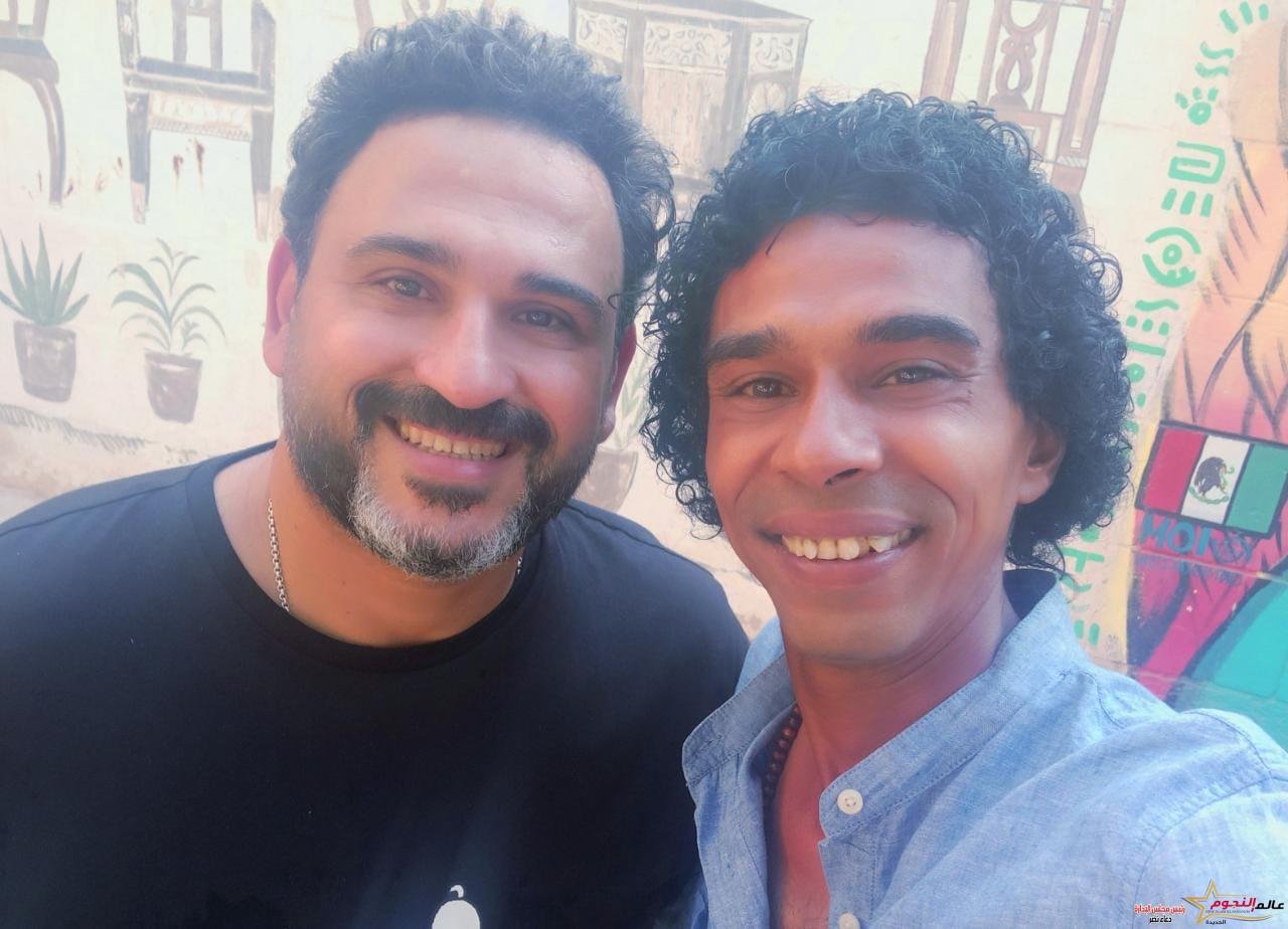 احمد يونس "شبيه الكينج" في حوار لـ جريدة عالم النجوم.."كنت متخاوف جدًا واكرم حسني جدع قوي" 1 احمد يونس "شبيه الكينج" في حوار لـ جريدة عالم النجوم.."كنت متخاوف جدًا واكرم حسني جدع قوي"