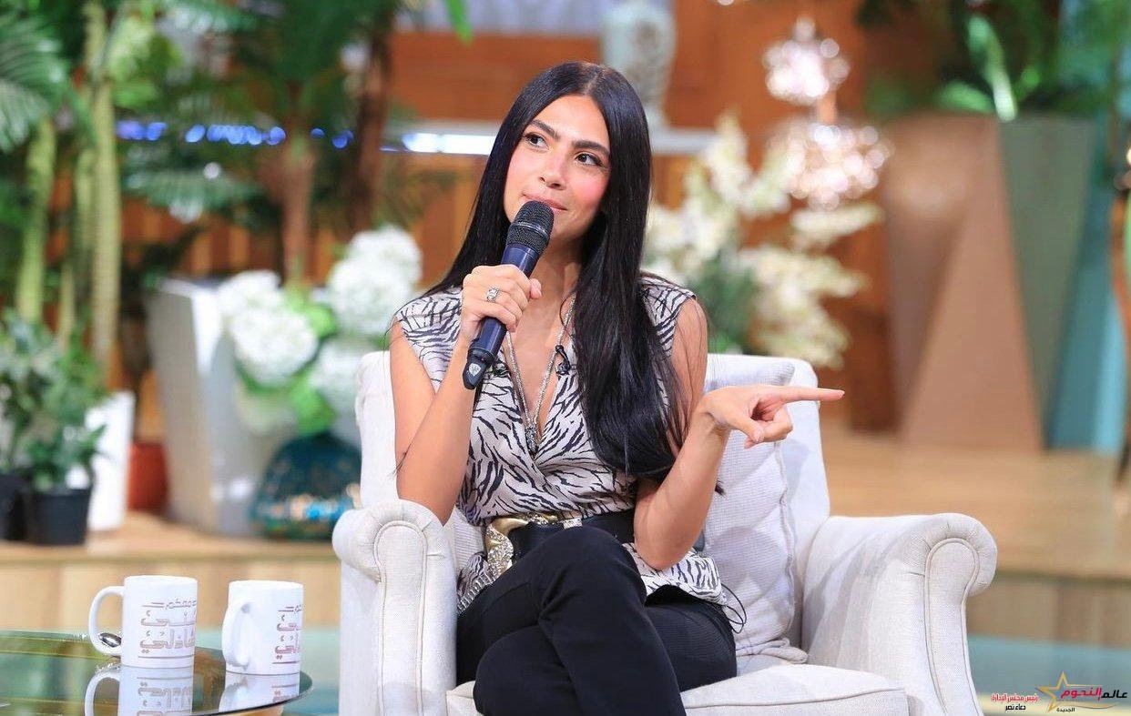 هدي المفتي لـ منى الشاذلي.. "بطني وجعتني وجالي جلطة في الوريد"