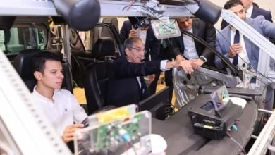  طلعت يتفقد مركز ڨاليو مصر التقنى ويشيد بالحلول التكنولوجية التى يبتكرها الشباب المصرى