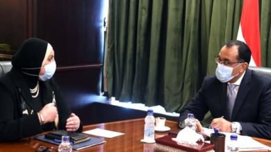 رئيس الوزراء يتابع مع وزيرة التجارة والصناعة نتائج اجتماعات لجنة دراسة التحديات التي تواجه المشروعات الصناعية