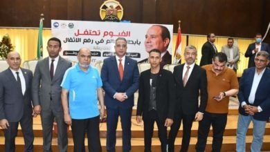 محافظ الفيوم يكرم أبطال العالم في رفع الأثقال والرموز الرياضية من أبناء المحافظة