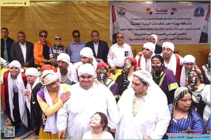 محافظ الإسكندرية يشارك في موكب تتويج الإسكندرية وسط الأغاني الوطنية والتراثية